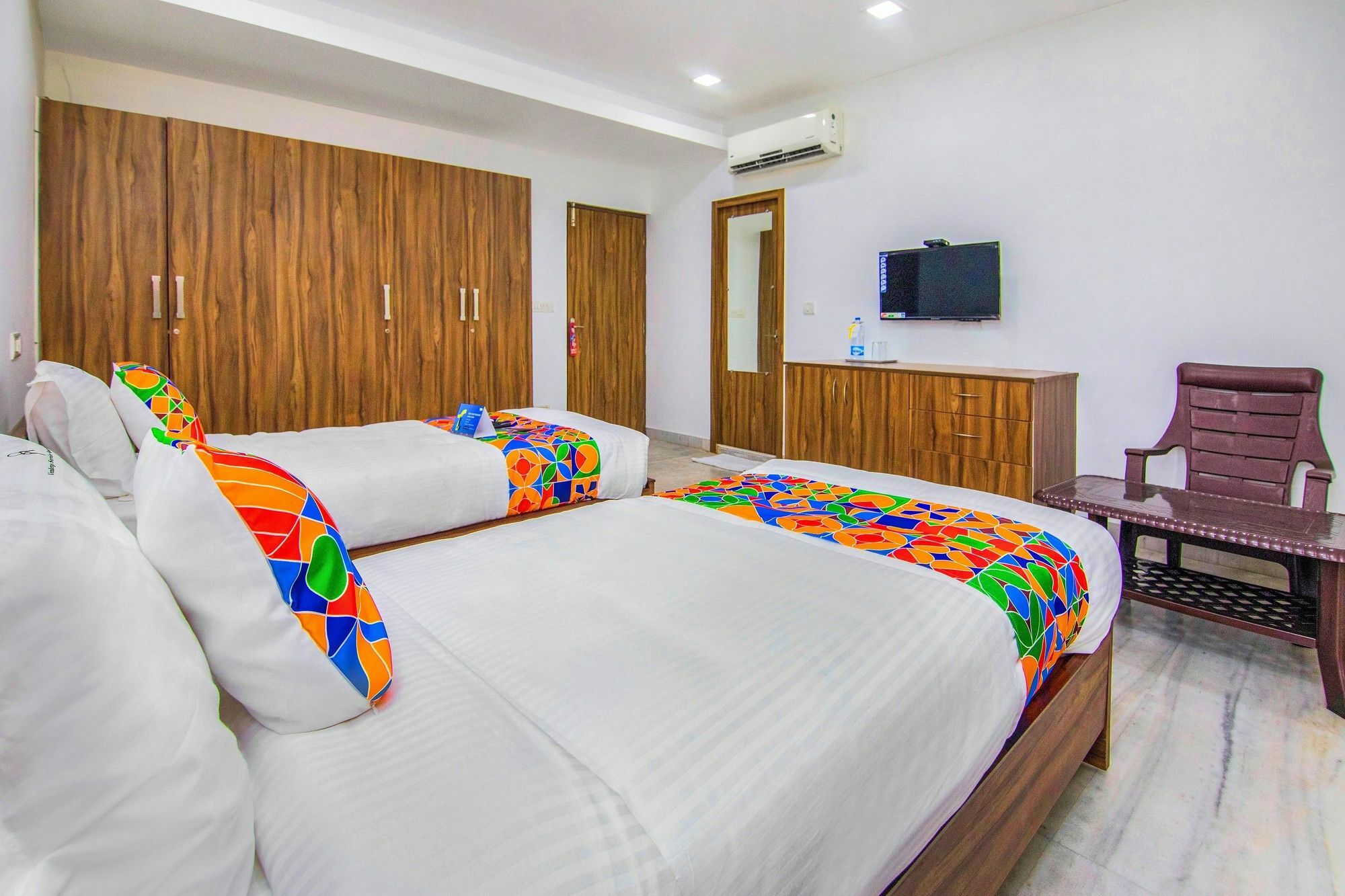 צ'נאי Fabhotel Venkeys Service Apartment Mylapore מראה חיצוני תמונה